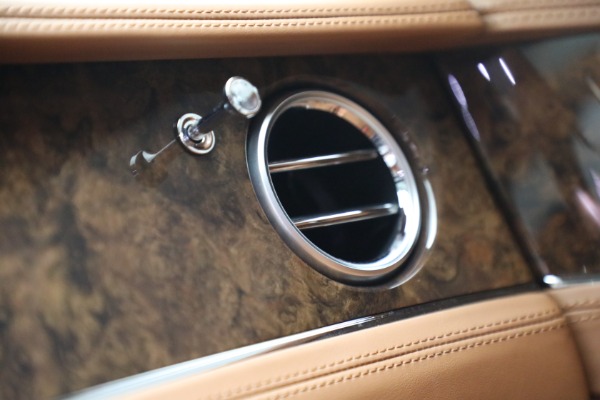 Used 2021 Bentley Flying Spur V8 for sale $219,900 at Pagani of Greenwich in Greenwich CT 06830 24