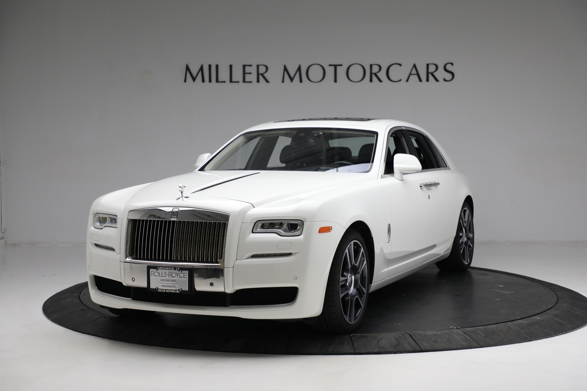 Used 2017 Rolls-Royce Ghost for sale $219,900 at Pagani of Greenwich in Greenwich CT 06830 1