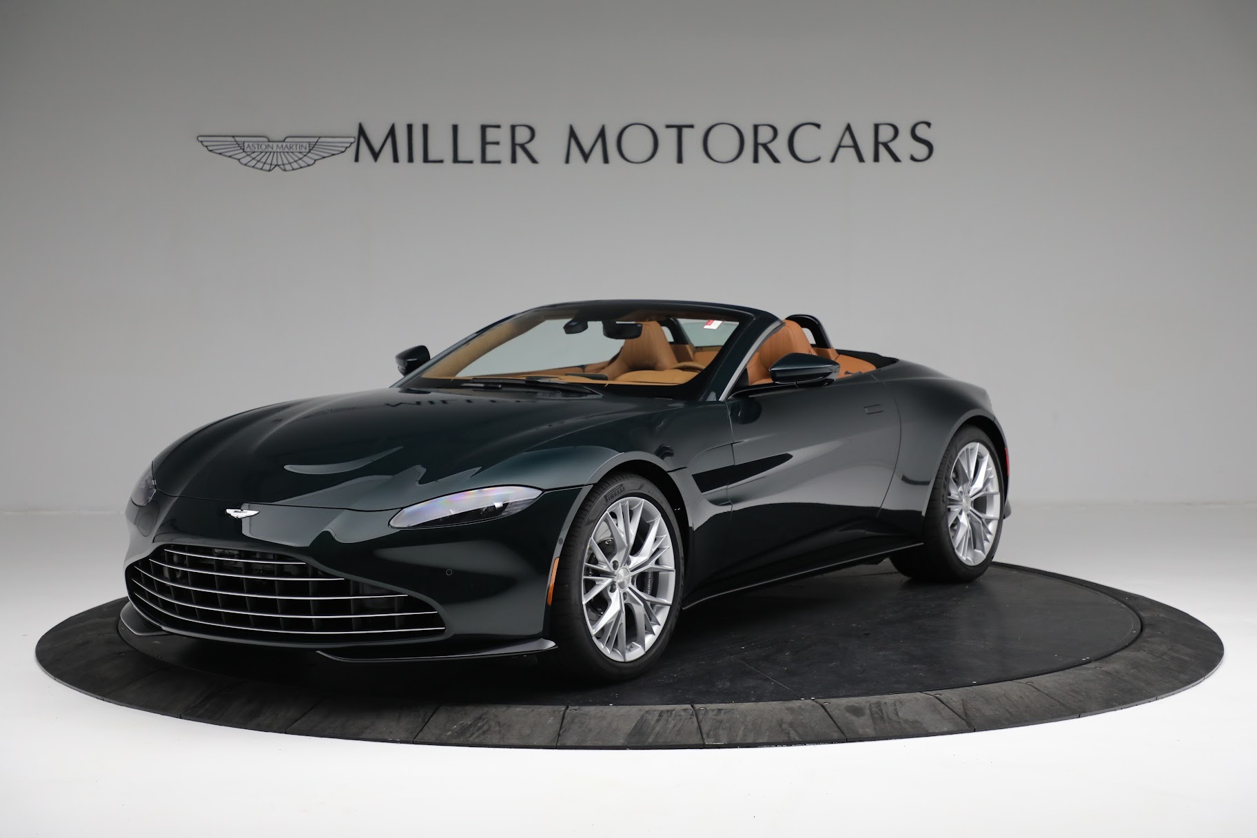 New 2022 Aston Martin Vantage Roadster for sale $192,716 at Pagani of Greenwich in Greenwich CT 06830 1