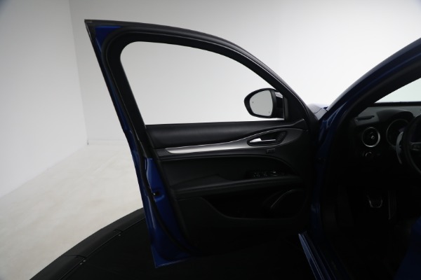 Used 2022 Alfa Romeo Stelvio Veloce for sale $32,900 at Pagani of Greenwich in Greenwich CT 06830 23
