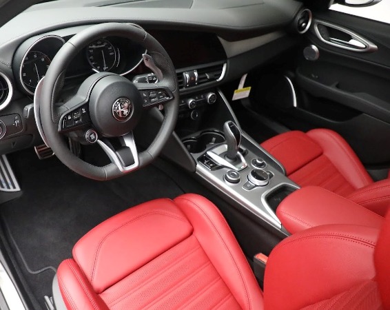New 2022 Alfa Romeo Giulia Veloce for sale Sold at Pagani of Greenwich in Greenwich CT 06830 13