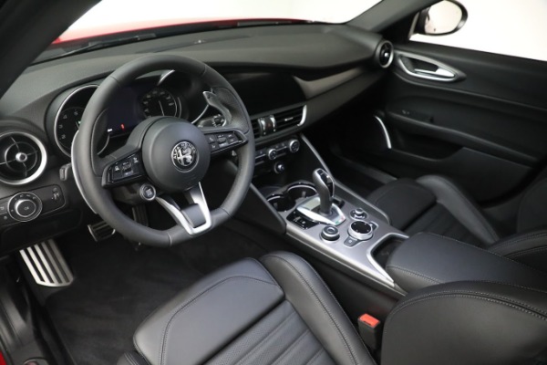 Used 2022 Alfa Romeo Giulia Veloce for sale $29,900 at Pagani of Greenwich in Greenwich CT 06830 13