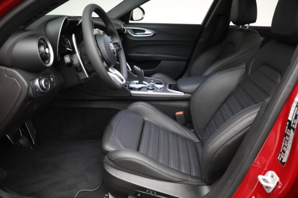Used 2022 Alfa Romeo Giulia Veloce for sale $29,900 at Pagani of Greenwich in Greenwich CT 06830 14