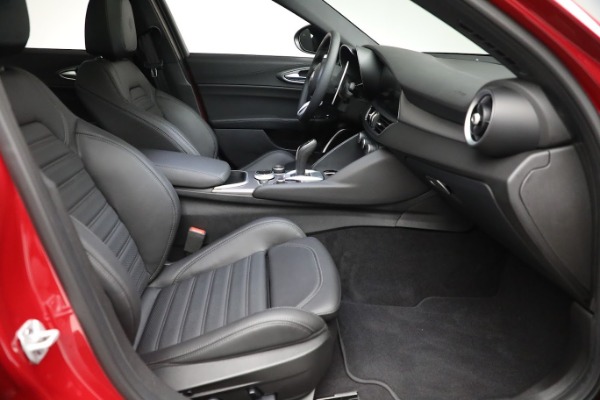 Used 2022 Alfa Romeo Giulia Veloce for sale $29,900 at Pagani of Greenwich in Greenwich CT 06830 17