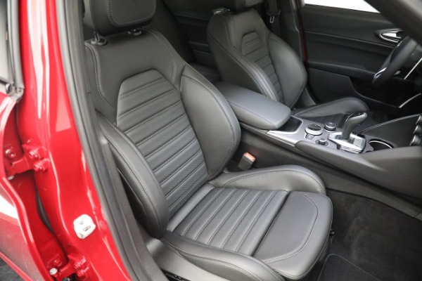 Used 2022 Alfa Romeo Giulia Veloce for sale $29,900 at Pagani of Greenwich in Greenwich CT 06830 18