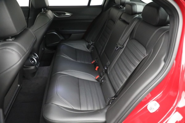 Used 2022 Alfa Romeo Giulia Veloce for sale $29,900 at Pagani of Greenwich in Greenwich CT 06830 20