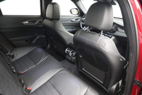 Used 2022 Alfa Romeo Giulia Veloce for sale $29,900 at Pagani of Greenwich in Greenwich CT 06830 21
