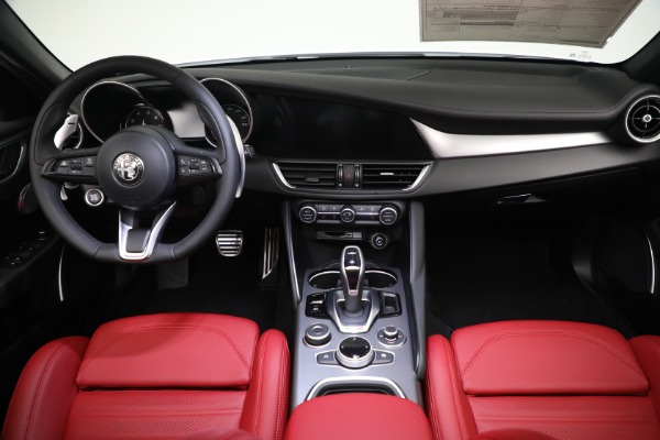 New 2022 Alfa Romeo Giulia Veloce for sale $55,160 at Pagani of Greenwich in Greenwich CT 06830 16