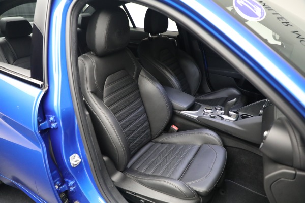 Used 2022 Alfa Romeo Giulia Veloce for sale Sold at Pagani of Greenwich in Greenwich CT 06830 15