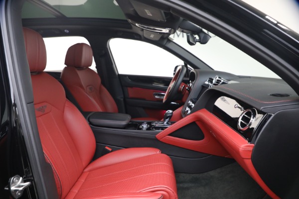 Used 2022 Bentley Bentayga V8 for sale $137,900 at Pagani of Greenwich in Greenwich CT 06830 27