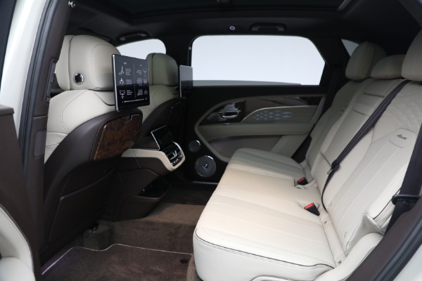 New 2023 Bentley Bentayga EWB Azure for sale $302,995 at Pagani of Greenwich in Greenwich CT 06830 18