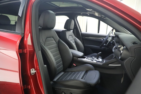 New 2023 Alfa Romeo Stelvio Quadrifoglio for sale $80,900 at Pagani of Greenwich in Greenwich CT 06830 17
