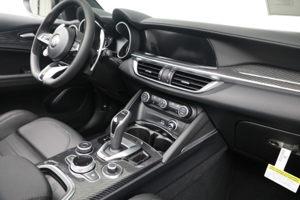 New 2022 Alfa Romeo Stelvio Quadrifoglio for sale $79,290 at Pagani of Greenwich in Greenwich CT 06830 20