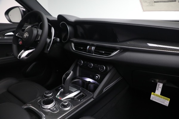New 2022 Alfa Romeo Stelvio Quadrifoglio for sale $79,290 at Pagani of Greenwich in Greenwich CT 06830 27