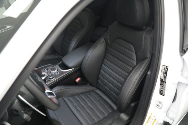 New 2023 Alfa Romeo Giulia Estrema for sale $55,610 at Pagani of Greenwich in Greenwich CT 06830 11