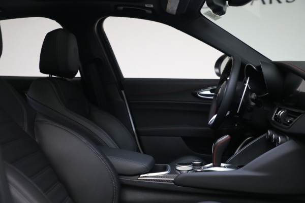 New 2023 Alfa Romeo Giulia Estrema for sale $55,610 at Pagani of Greenwich in Greenwich CT 06830 15