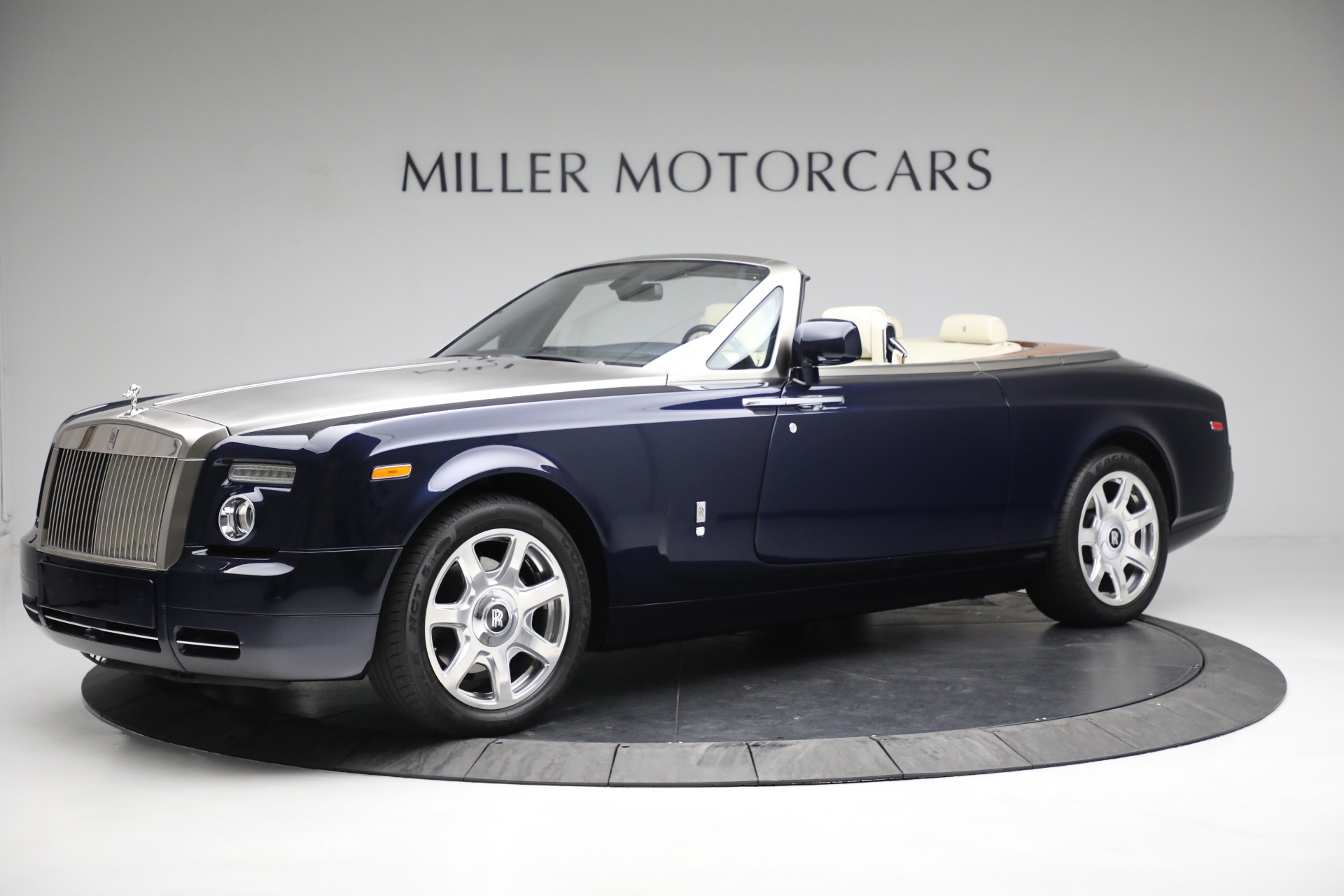 Used 2011 Rolls-Royce Phantom Drophead Coupe for sale $209,900 at Pagani of Greenwich in Greenwich CT 06830 1