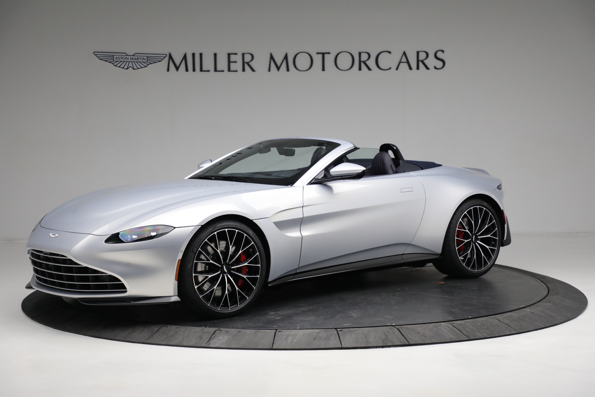 Used 2023 Aston Martin Vantage Roadster for sale $181,900 at Pagani of Greenwich in Greenwich CT 06830 1
