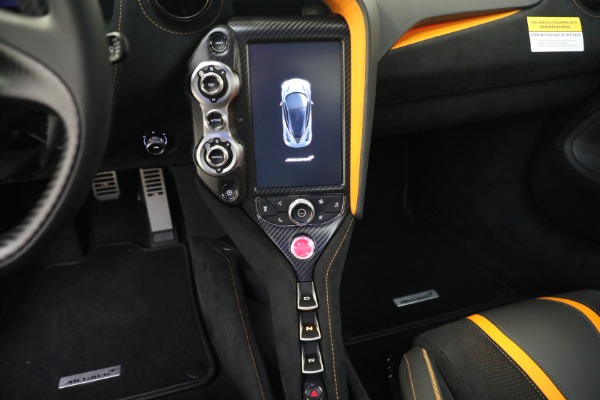 New 2022 McLaren 720S Spider Performance for sale $393,270 at Pagani of Greenwich in Greenwich CT 06830 25