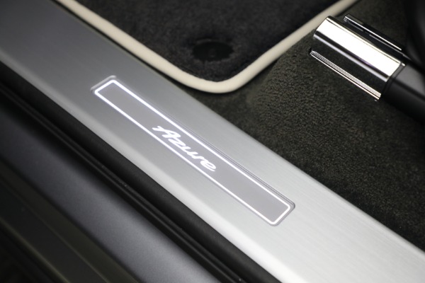 New 2023 Bentley Bentayga V8 Azure for sale $263,320 at Pagani of Greenwich in Greenwich CT 06830 15