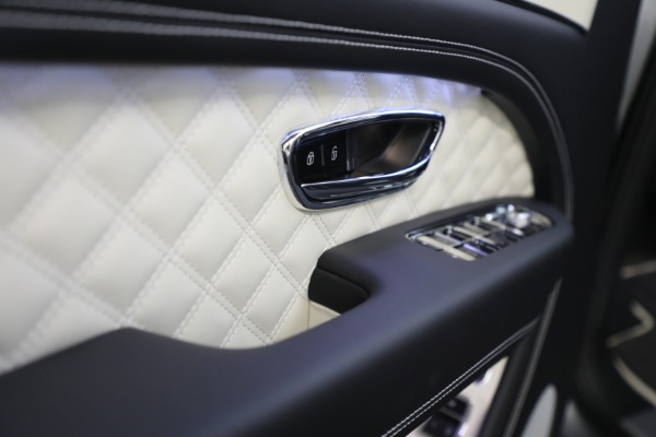 New 2023 Bentley Bentayga V8 Azure for sale $263,320 at Pagani of Greenwich in Greenwich CT 06830 27