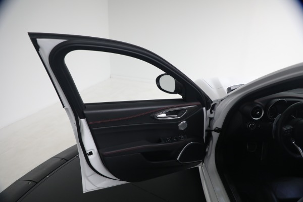 Used 2023 Alfa Romeo Giulia Estrema for sale $32,900 at Pagani of Greenwich in Greenwich CT 06830 23