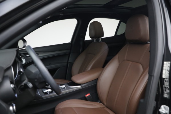 Used 2023 Alfa Romeo Stelvio Ti for sale $32,900 at Pagani of Greenwich in Greenwich CT 06830 15