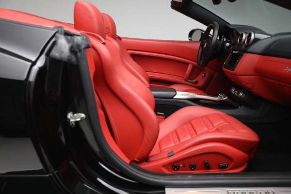 Used 2013 Ferrari California 30 for sale Sold at Pagani of Greenwich in Greenwich CT 06830 23