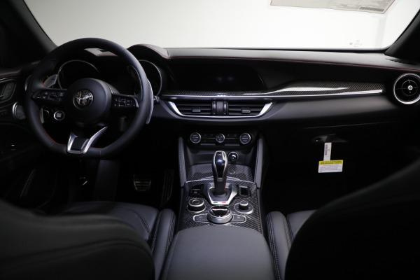 New 2023 Alfa Romeo Stelvio Estrema for sale $63,250 at Pagani of Greenwich in Greenwich CT 06830 22