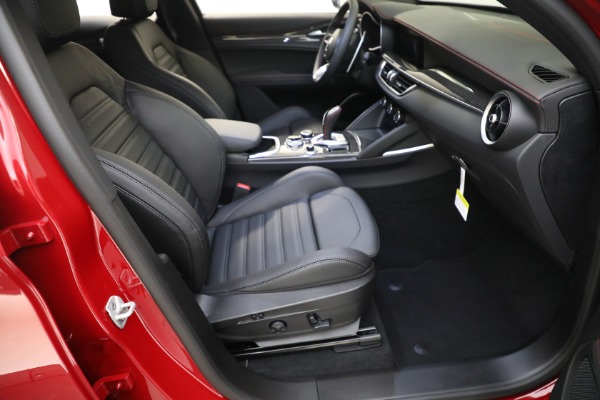 New 2023 Alfa Romeo Stelvio Estrema for sale $63,465 at Pagani of Greenwich in Greenwich CT 06830 24