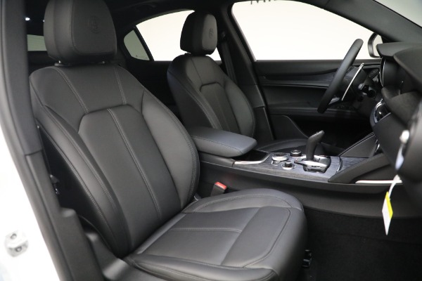 New 2023 Alfa Romeo Stelvio Sprint for sale $51,665 at Pagani of Greenwich in Greenwich CT 06830 24