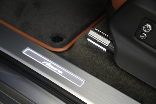 Used 2023 Bentley Bentayga EWB Azure V8 for sale $196,900 at Pagani of Greenwich in Greenwich CT 06830 19