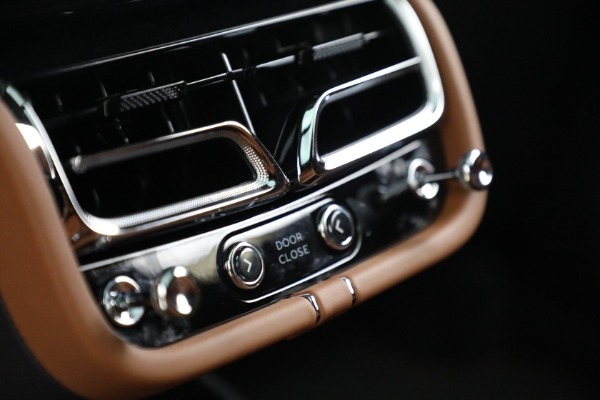 New 2023 Bentley Bentayga EWB Azure V8 for sale $274,655 at Pagani of Greenwich in Greenwich CT 06830 25