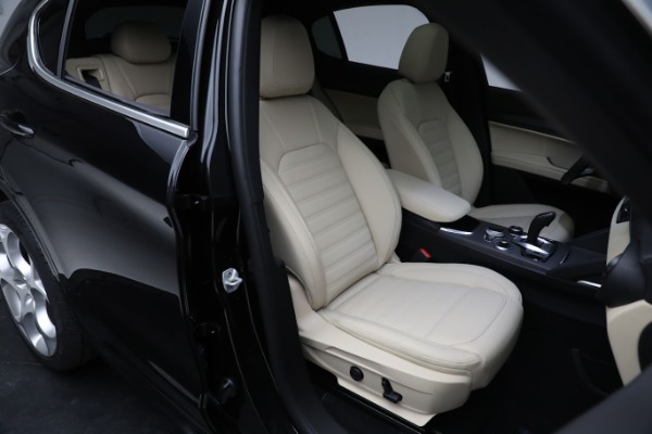 New 2023 Alfa Romeo Stelvio Ti Lusso for sale $59,275 at Pagani of Greenwich in Greenwich CT 06830 14