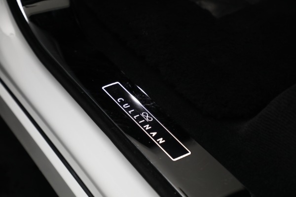 Used 2022 Rolls-Royce Black Badge Cullinan for sale Sold at Pagani of Greenwich in Greenwich CT 06830 19