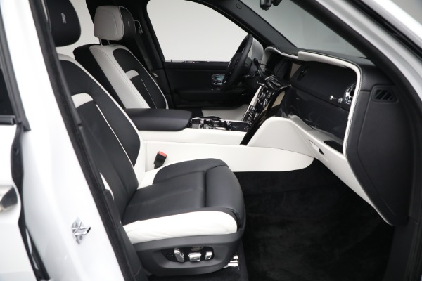 Used 2022 Rolls-Royce Black Badge Cullinan for sale $399,900 at Pagani of Greenwich in Greenwich CT 06830 27
