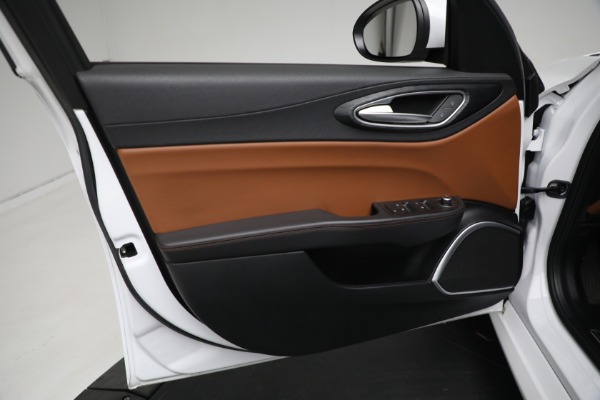 Used 2019 Alfa Romeo Giulia for sale $27,900 at Pagani of Greenwich in Greenwich CT 06830 17