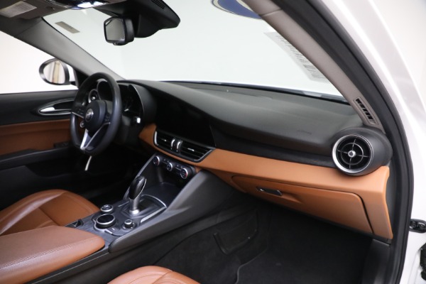 Used 2019 Alfa Romeo Giulia for sale $27,900 at Pagani of Greenwich in Greenwich CT 06830 18