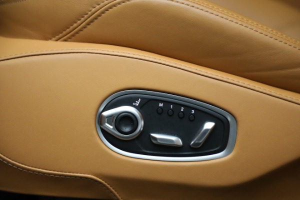 Used 2022 Aston Martin DBX for sale $169,900 at Pagani of Greenwich in Greenwich CT 06830 20