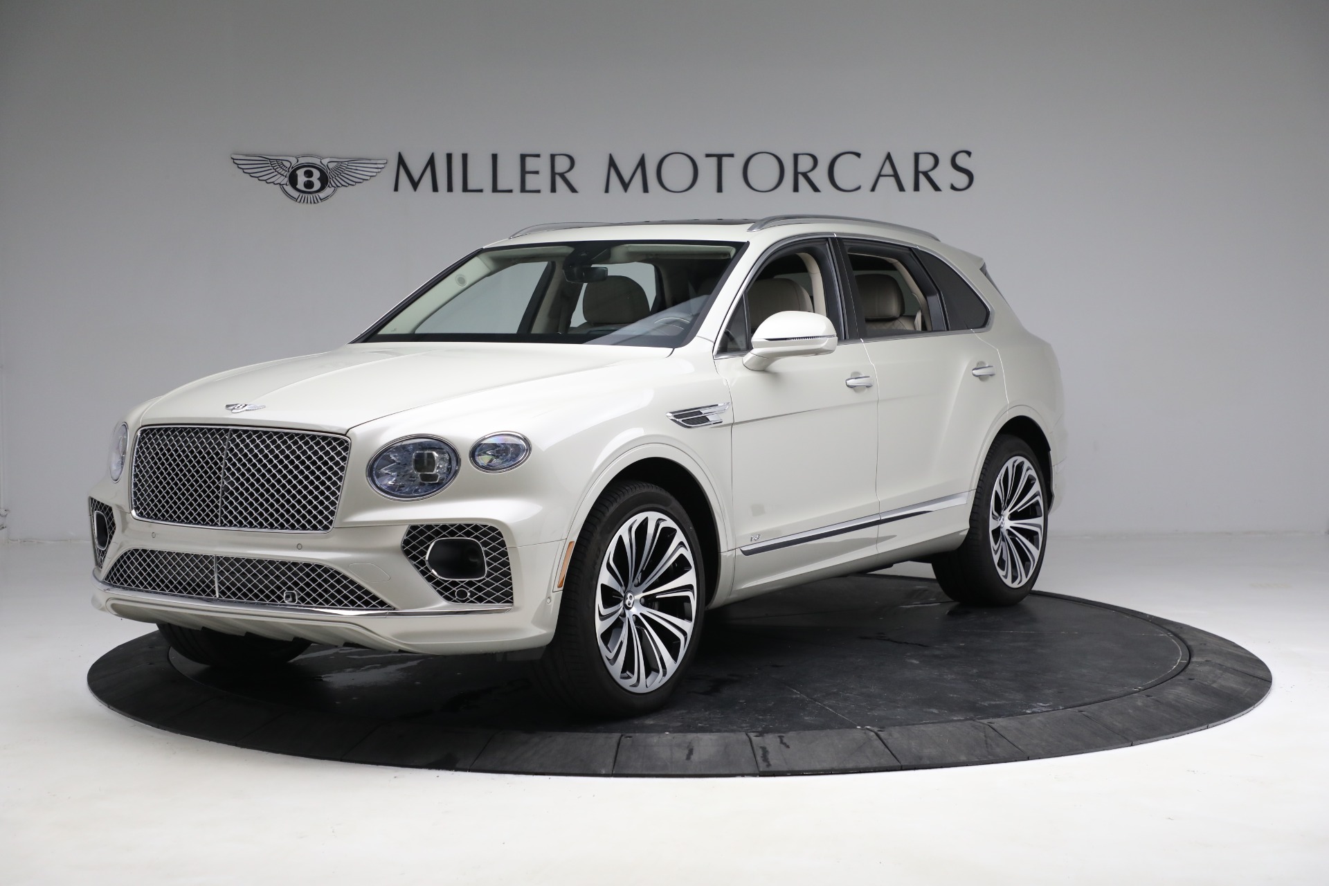 Used 2022 Bentley Bentayga V8 for sale $205,900 at Pagani of Greenwich in Greenwich CT 06830 1
