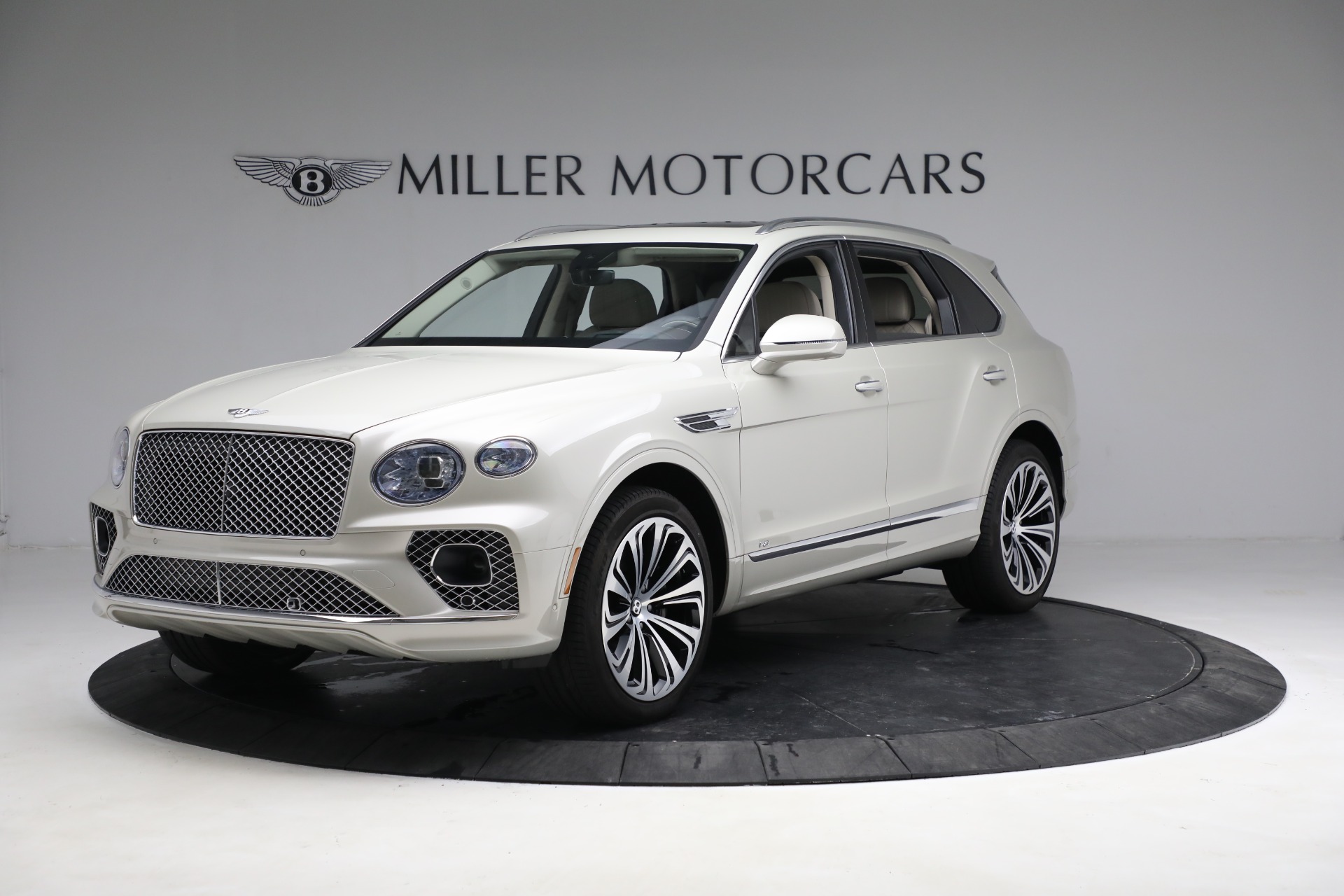 Used 2022 Bentley Bentayga V8 for sale Sold at Pagani of Greenwich in Greenwich CT 06830 1