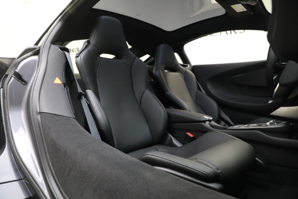 New 2023 McLaren GT for sale $216,098 at Pagani of Greenwich in Greenwich CT 06830 24