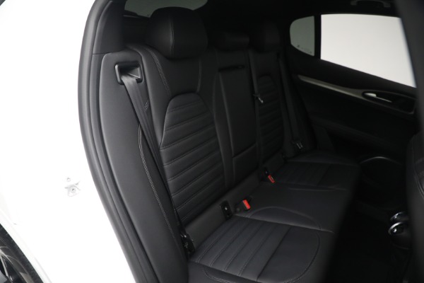 New 2023 Alfa Romeo Stelvio Veloce for sale $54,349 at Pagani of Greenwich in Greenwich CT 06830 21