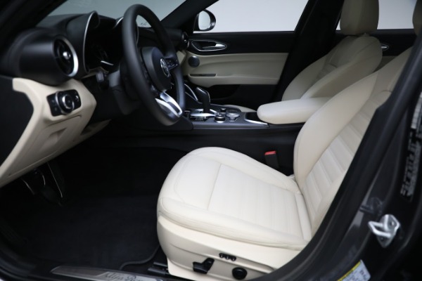 New 2023 Alfa Romeo Giulia Ti Lusso for sale $50,370 at Pagani of Greenwich in Greenwich CT 06830 15
