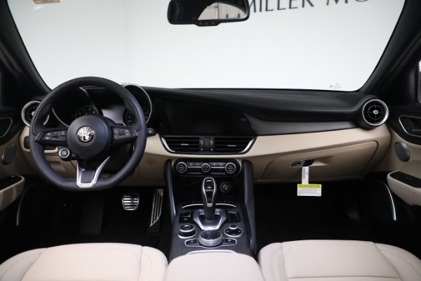 New 2023 Alfa Romeo Giulia Ti Lusso for sale $50,370 at Pagani of Greenwich in Greenwich CT 06830 24