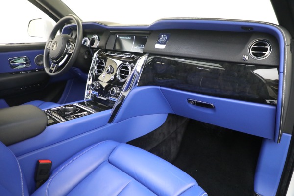 Used 2022 Rolls-Royce Cullinan for sale $335,900 at Pagani of Greenwich in Greenwich CT 06830 27
