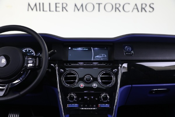 Used 2022 Rolls-Royce Cullinan for sale $335,900 at Pagani of Greenwich in Greenwich CT 06830 4