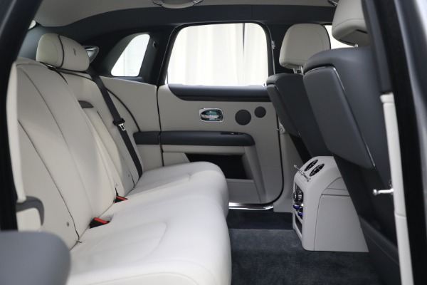 Used 2022 Rolls-Royce Ghost for sale $365,900 at Pagani of Greenwich in Greenwich CT 06830 25