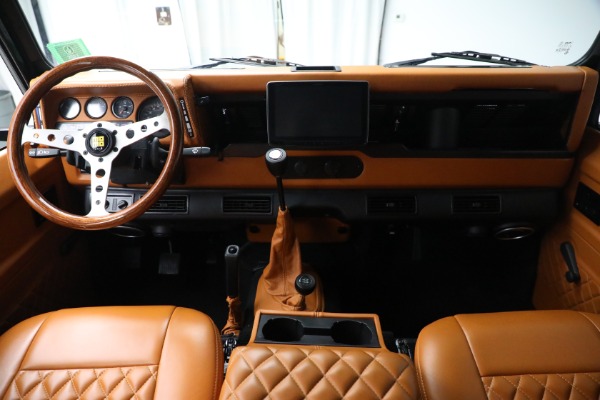 Used 1993 Land Rover Defender 110 for sale $195,900 at Pagani of Greenwich in Greenwich CT 06830 27