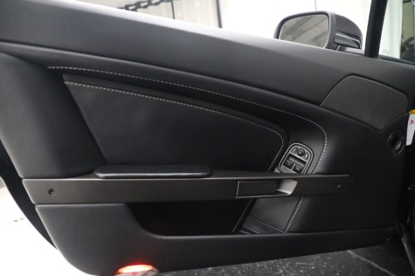 Used 2009 Aston Martin V8 Vantage Roadster for sale $59,900 at Pagani of Greenwich in Greenwich CT 06830 22